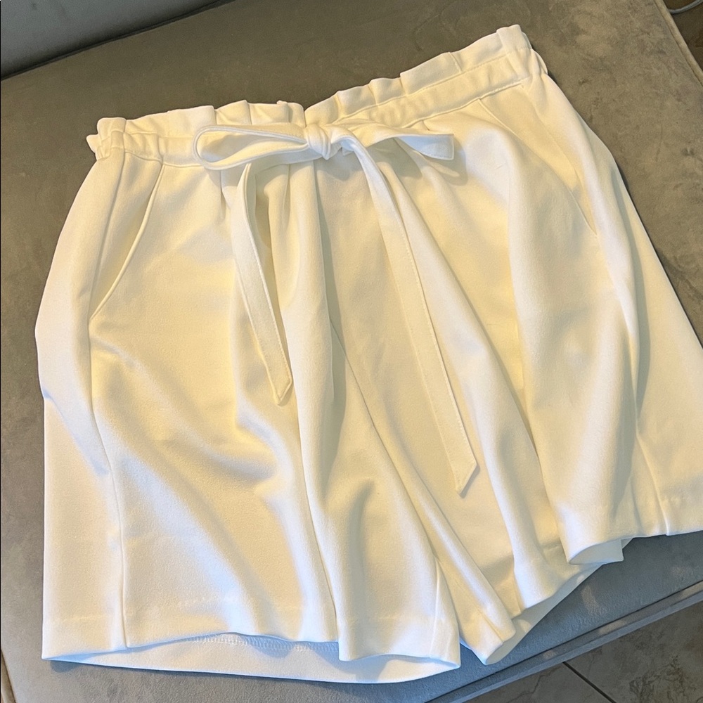 🌺🌺☀️👓 IMAN High Waist White Women's Shorts - Picture 3 of 5